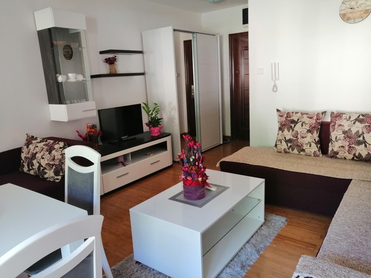 IMG 77886e45280317776a57cd1bfdb92b35 V min