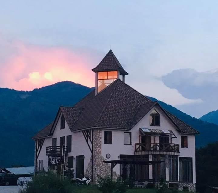 FB IMG 1543525770451