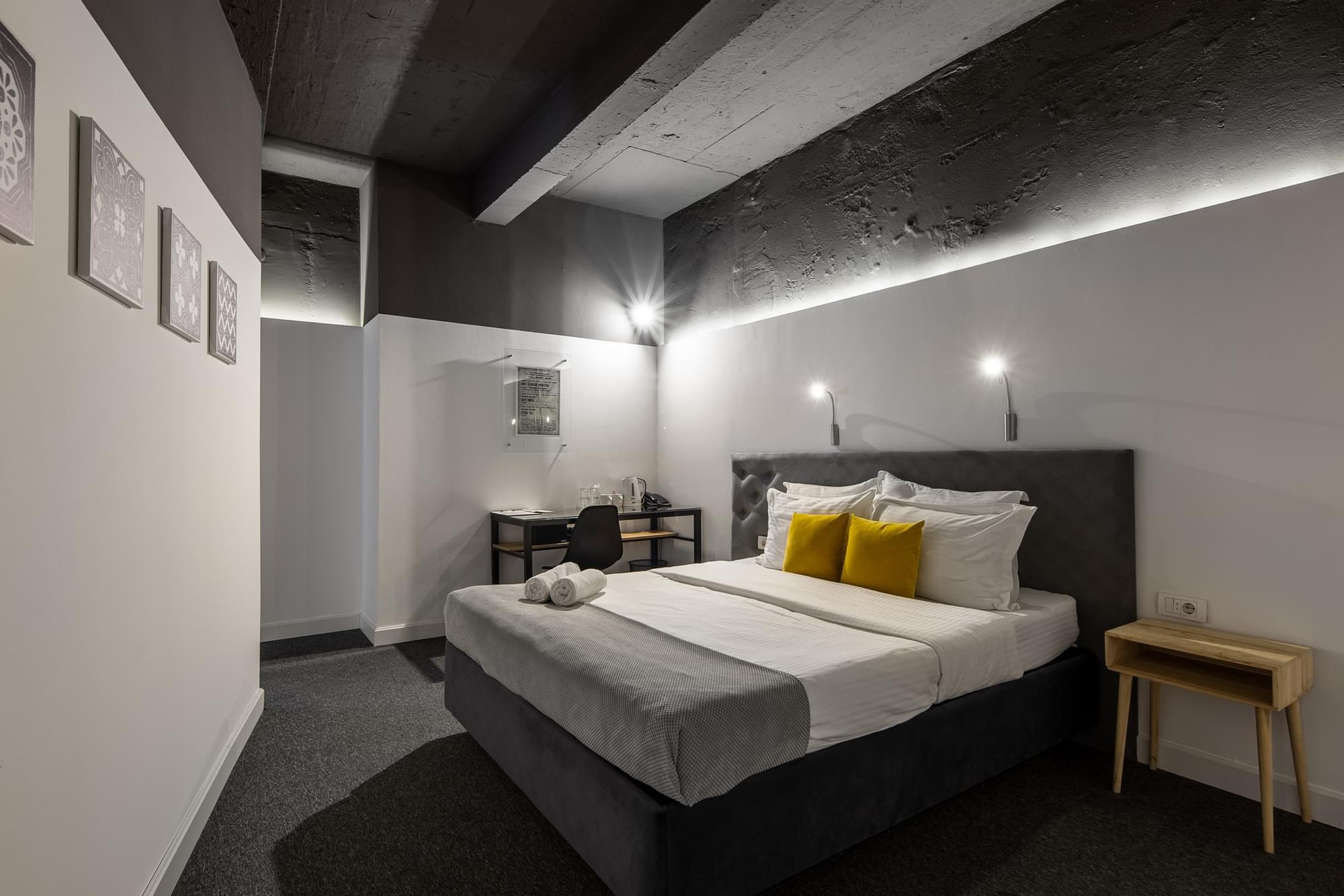 deluxe triple room 1.3 scaled