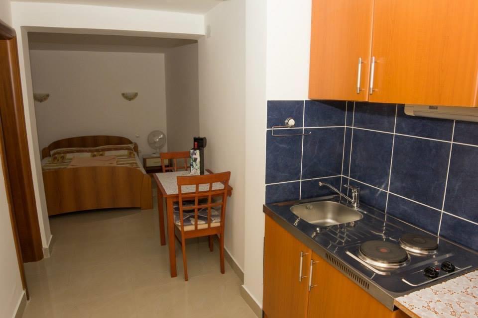 DAE7AA76 87CB 402D 8015 614E38E6097E